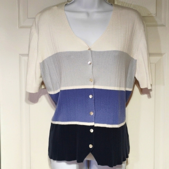 Yarnworks light button up sweater - Picture 1 of 10